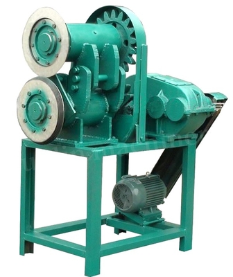 5.5kW Waste Tire Strip Cutting Machine / Tyre Strip Cutter Customized Voltage